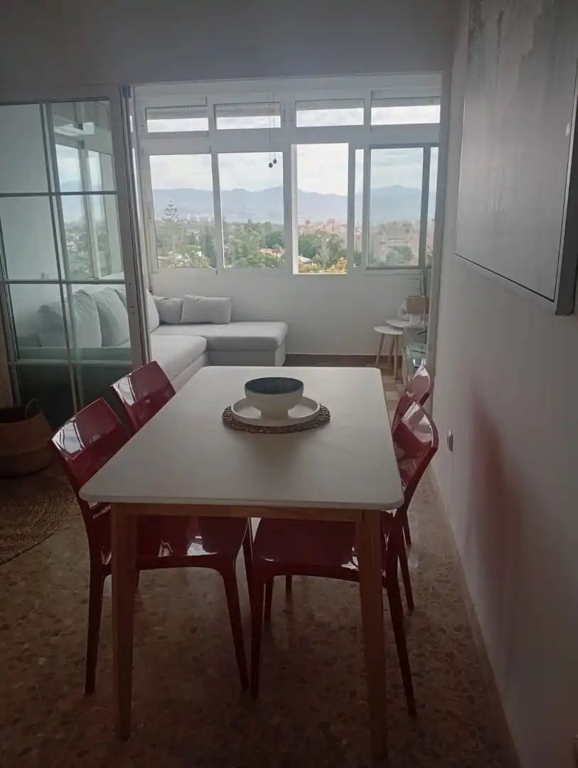 Comedor de Estudio de alquiler en Málaga con Terraza, Amueblado y Piscina comunitaria