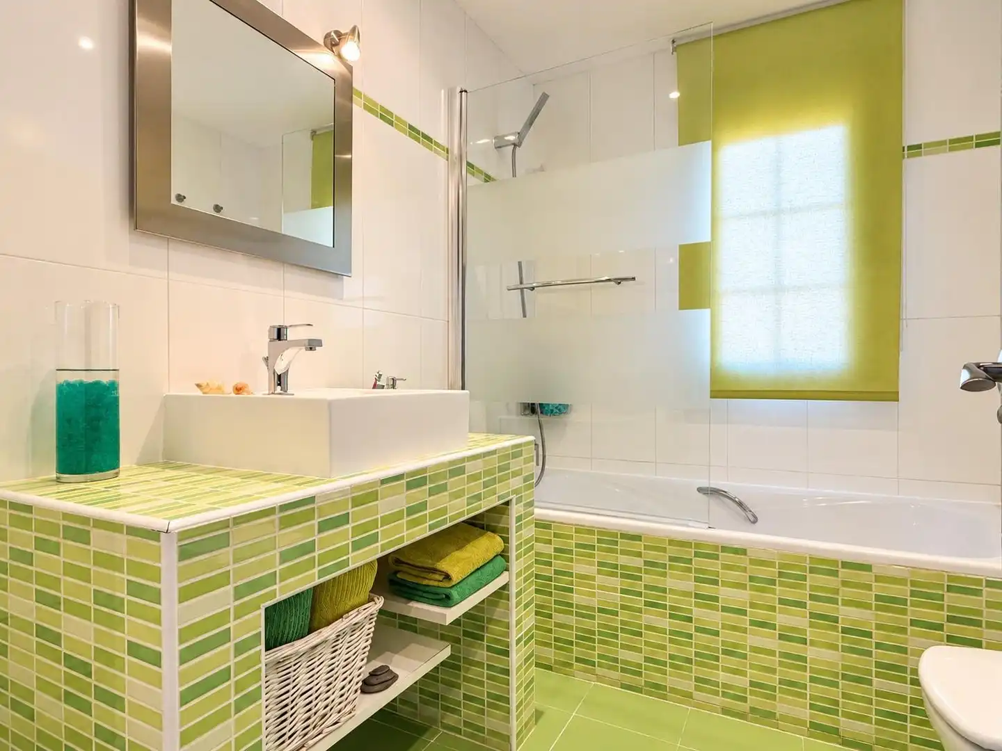 Bathroom of Houses for sale in Chiloeches, Guadalajara