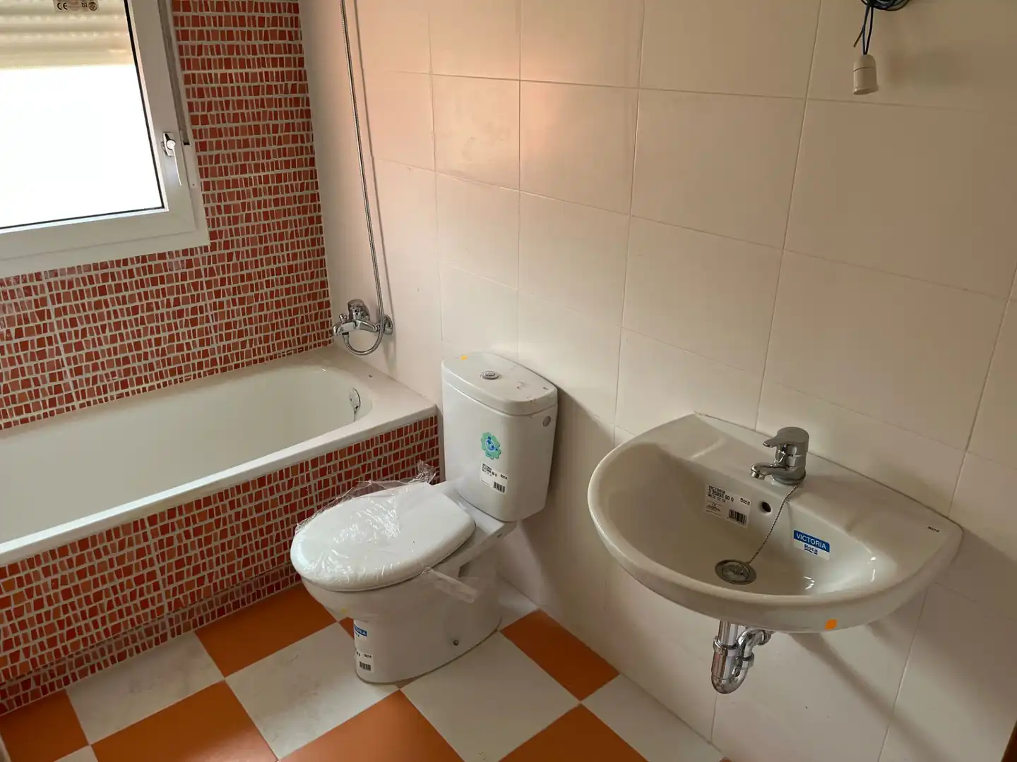 Bathroom of Houses for sale in Sanchidrián  with Private garden and Terrace