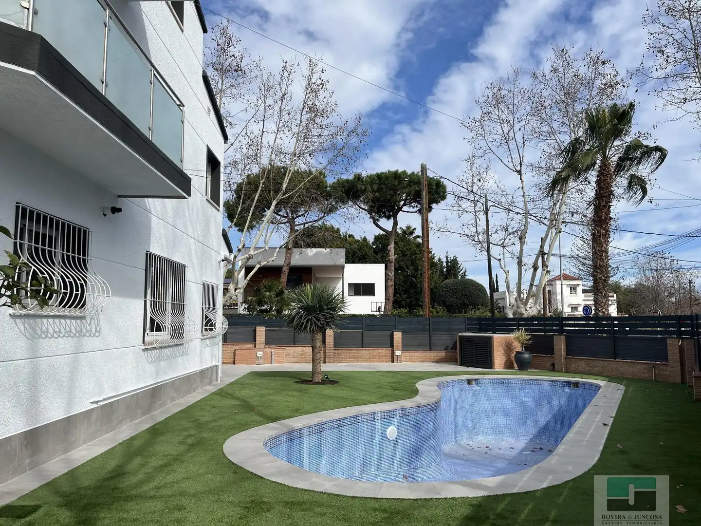 Swimming pool of Houses for rent in Castelldefels  with Air Conditioner, Heating and Parquet flooring