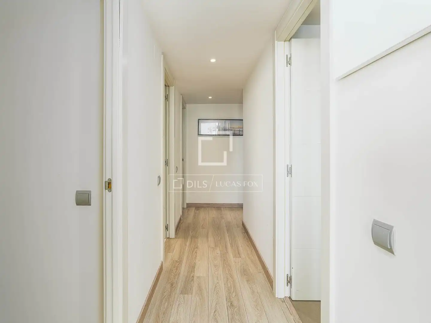 Wohnung zum Verkauf in Barcelona mit Klimaanlage und Balkon