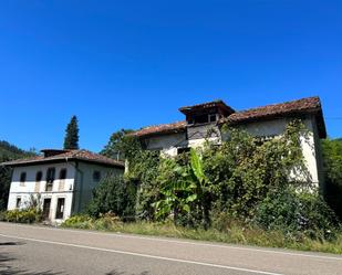 Vista exterior de Casa o xalet en venda en Cangas de Onís amb Jardí privat