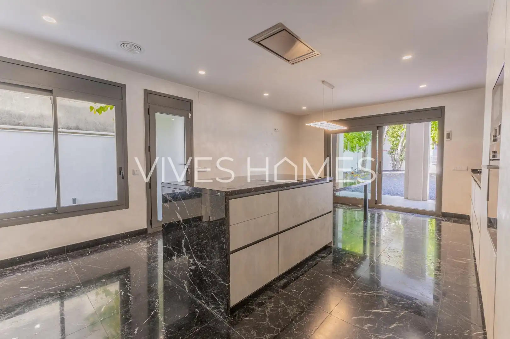 Exterior view of Houses for sale in Caldes d'Estrac  with Air Conditioner, Heating and Private garden