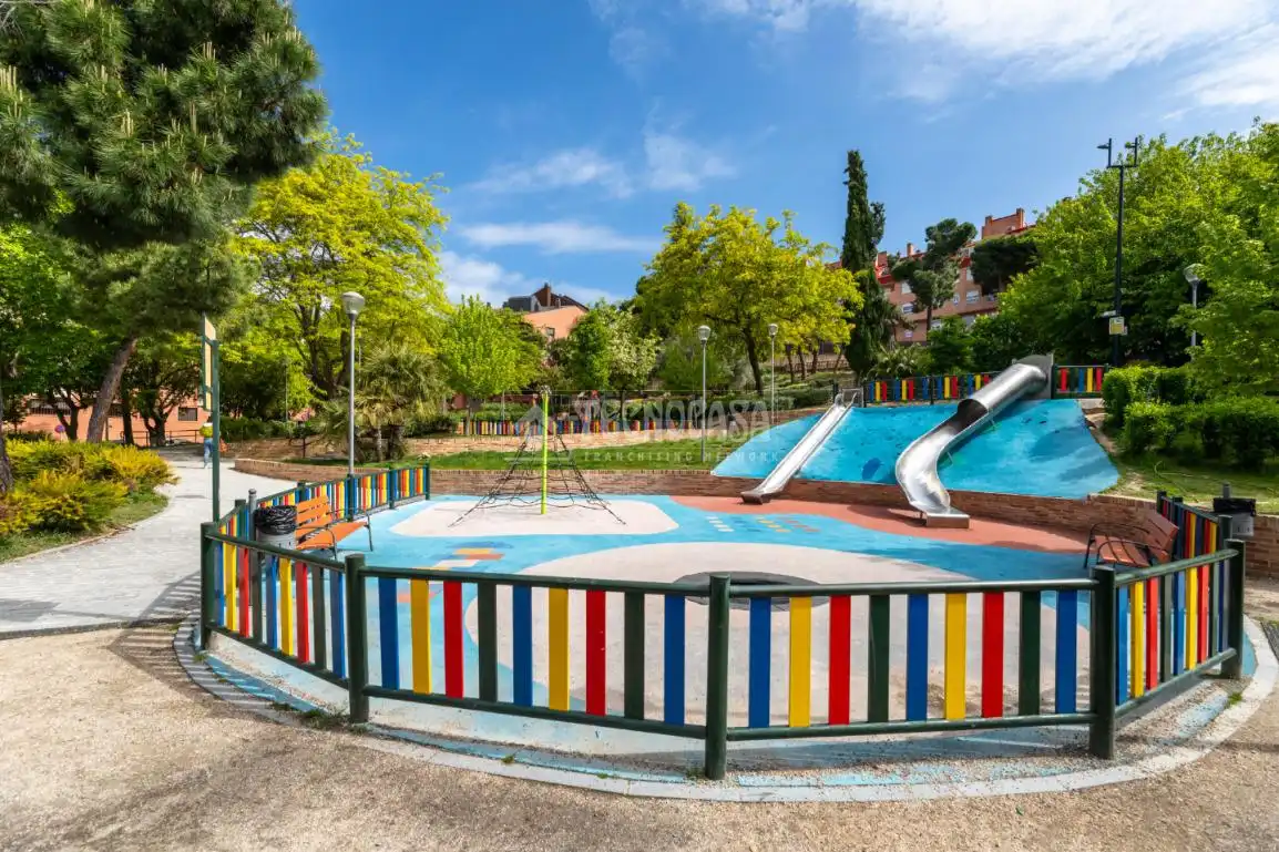 Schwimmbecken von Wohnung zum Verkauf in Las Rozas de Madrid mit Klimaanlage und Heizung