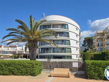 Pis amb piscina en venda a Passeig Marítim 32
