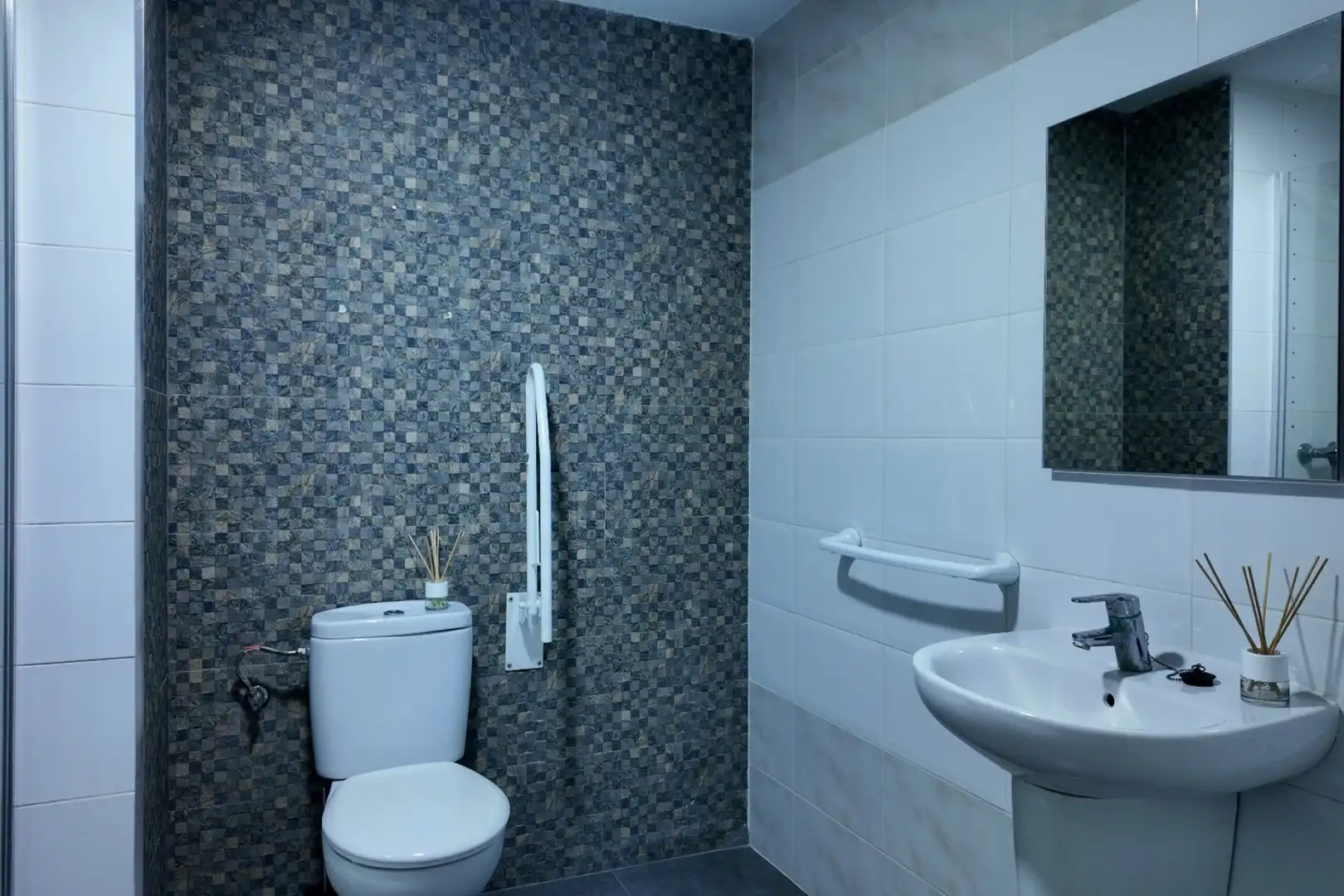 Badezimmer von Geschaftsraum zum Verkauf in Alicante / Alacant mit Klimaanlage und Alarm
