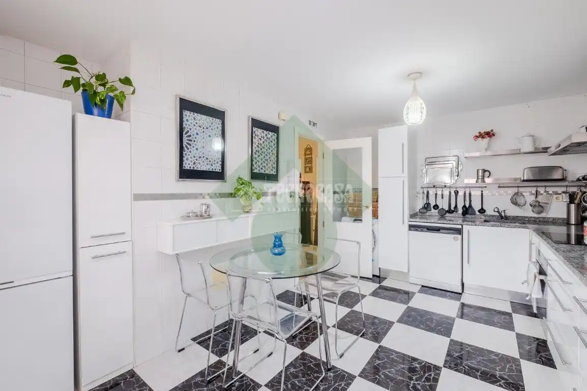 Cocina de Casa adosada en venta en Serranillos del Valle con Calefacción y Jardín privado