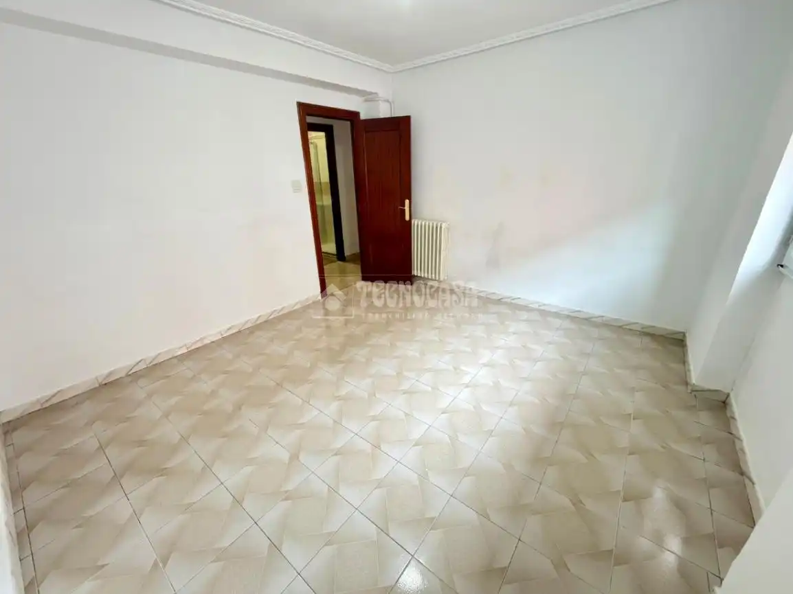 Piso en venta en León Capital  con Calefacción, Terraza y Trastero