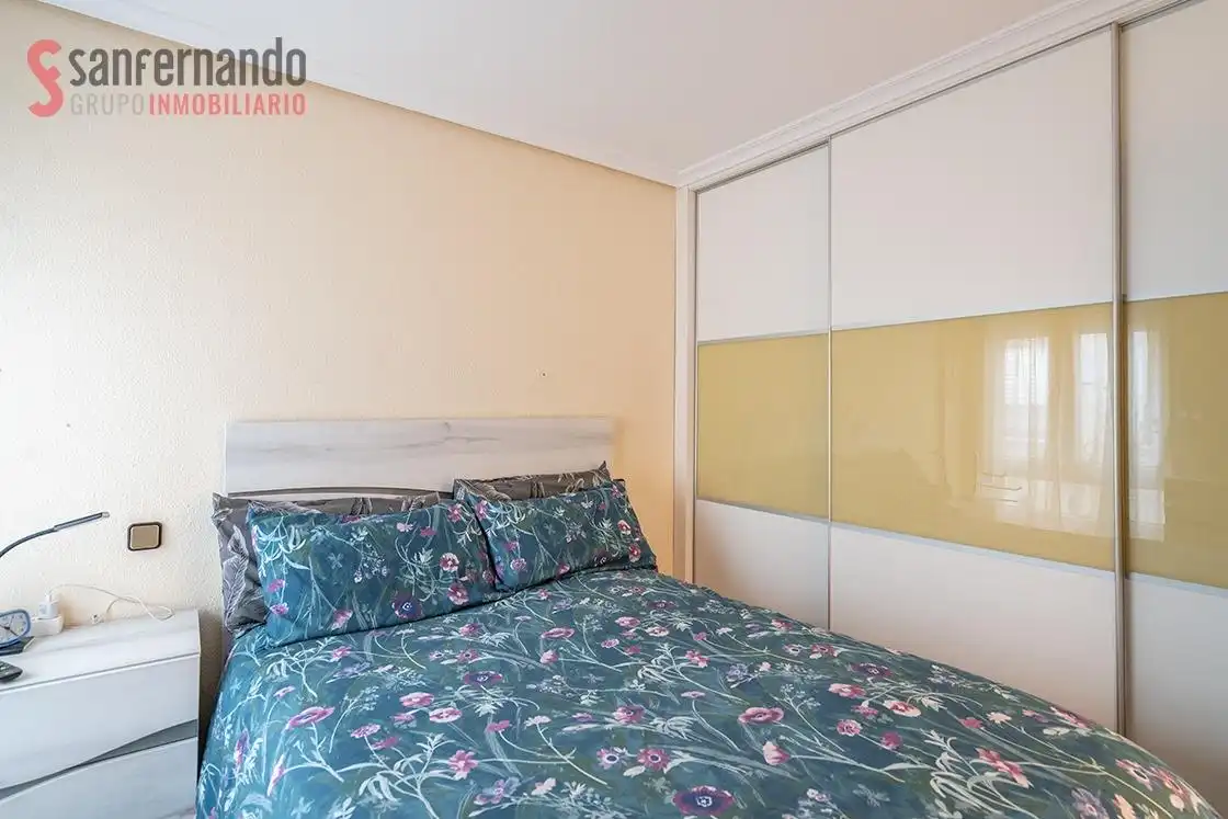 Habitación de Apartamento en venta en Santander con Calefacción, Parquet y Trastero
