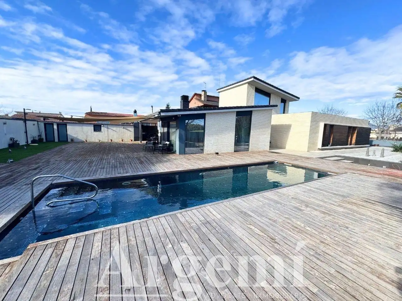 Vista exterior de Casa o xalet en venda en Palau-solità i Plegamans amb Aire condicionat, Calefacció i Jardí privat