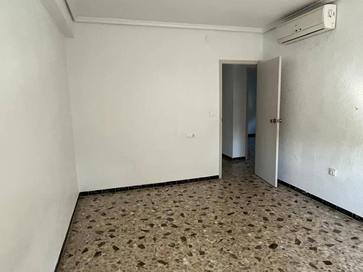 Habitación de Casa o chalet en venta en Elche / Elx con Aire acondicionado, Jardín privado y Trastero