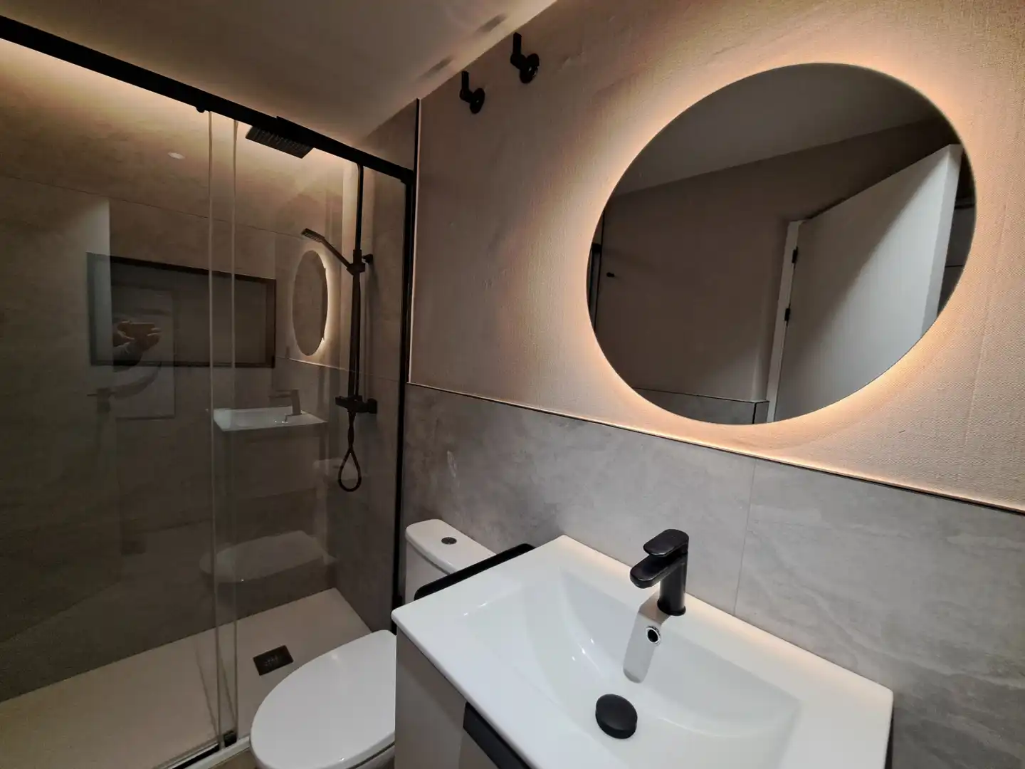 Badezimmer von Wohnungen zur Miete in León Capital  mit Parkett, Möbliert und Ofen