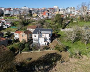 Vista exterior de Casa o xalet en venda en Vigo  amb Calefacció, Jardí privat i Terrassa