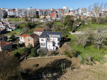Vista exterior de Casa o xalet en venda en Vigo  amb Calefacció, Jardí privat i Terrassa