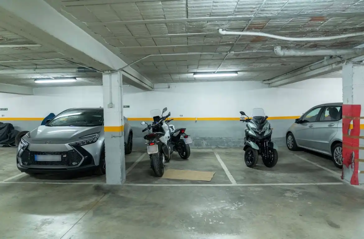 Parking de Piso en venta en Benalmádena con Aire acondicionado, Terraza y Amueblado