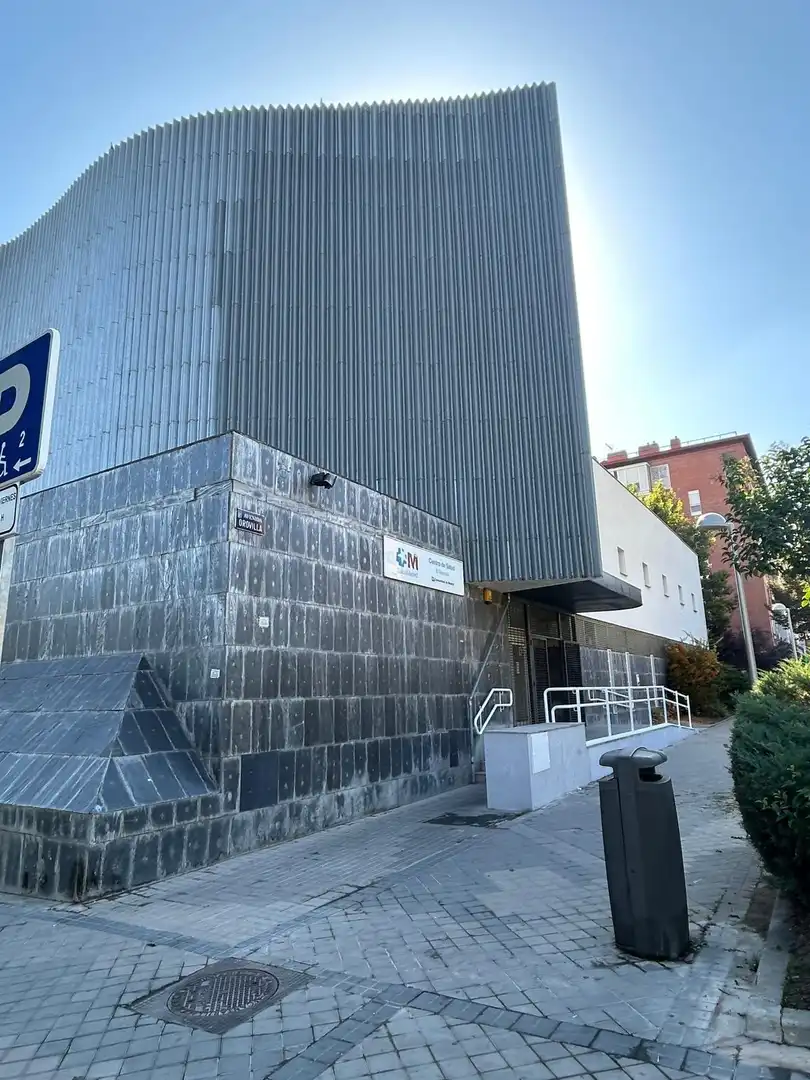 Flat for sale in Avenida FELICIDAD, Los Rosales