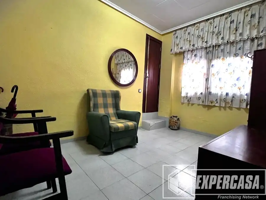 Sala d'estar de Casa adosada de lloguer en Benaguasil amb Aire condicionat, Terrassa i Moblat