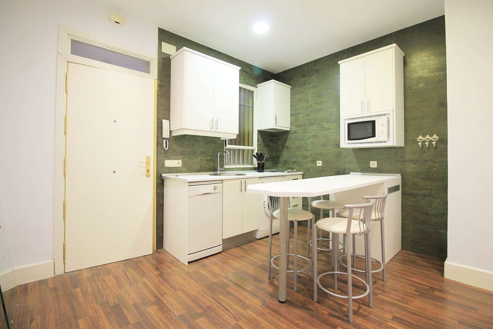 Kitchen of Study to share in  Madrid Capital  with Air Conditioner and Terrace
