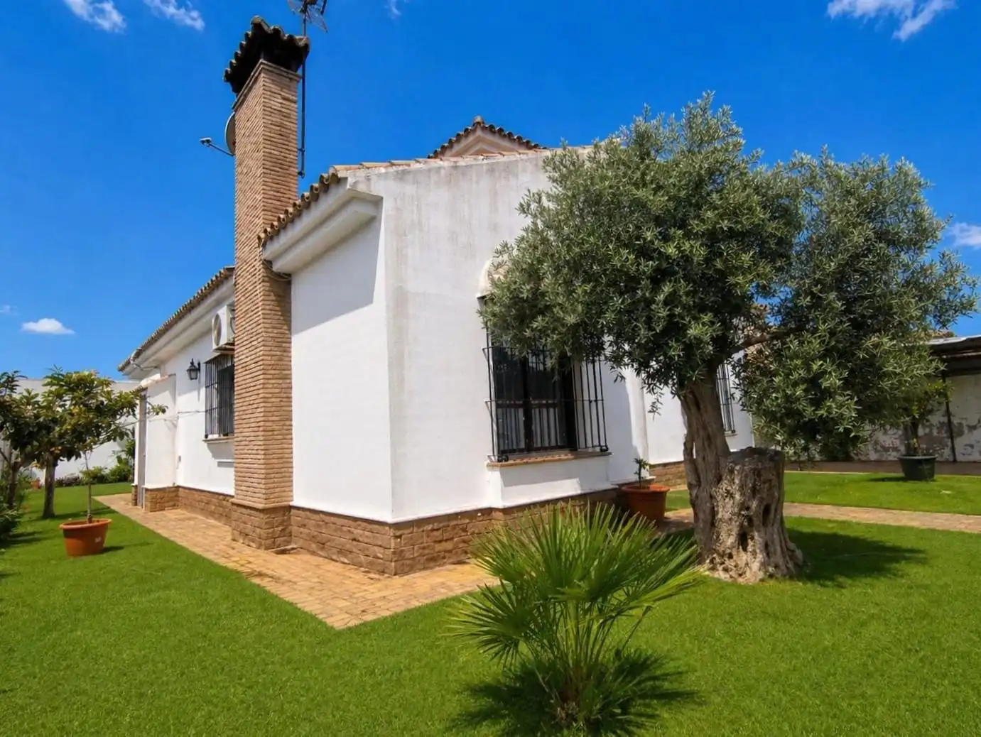 Vista exterior de Casa o xalet en venda en Chiclana de la Frontera