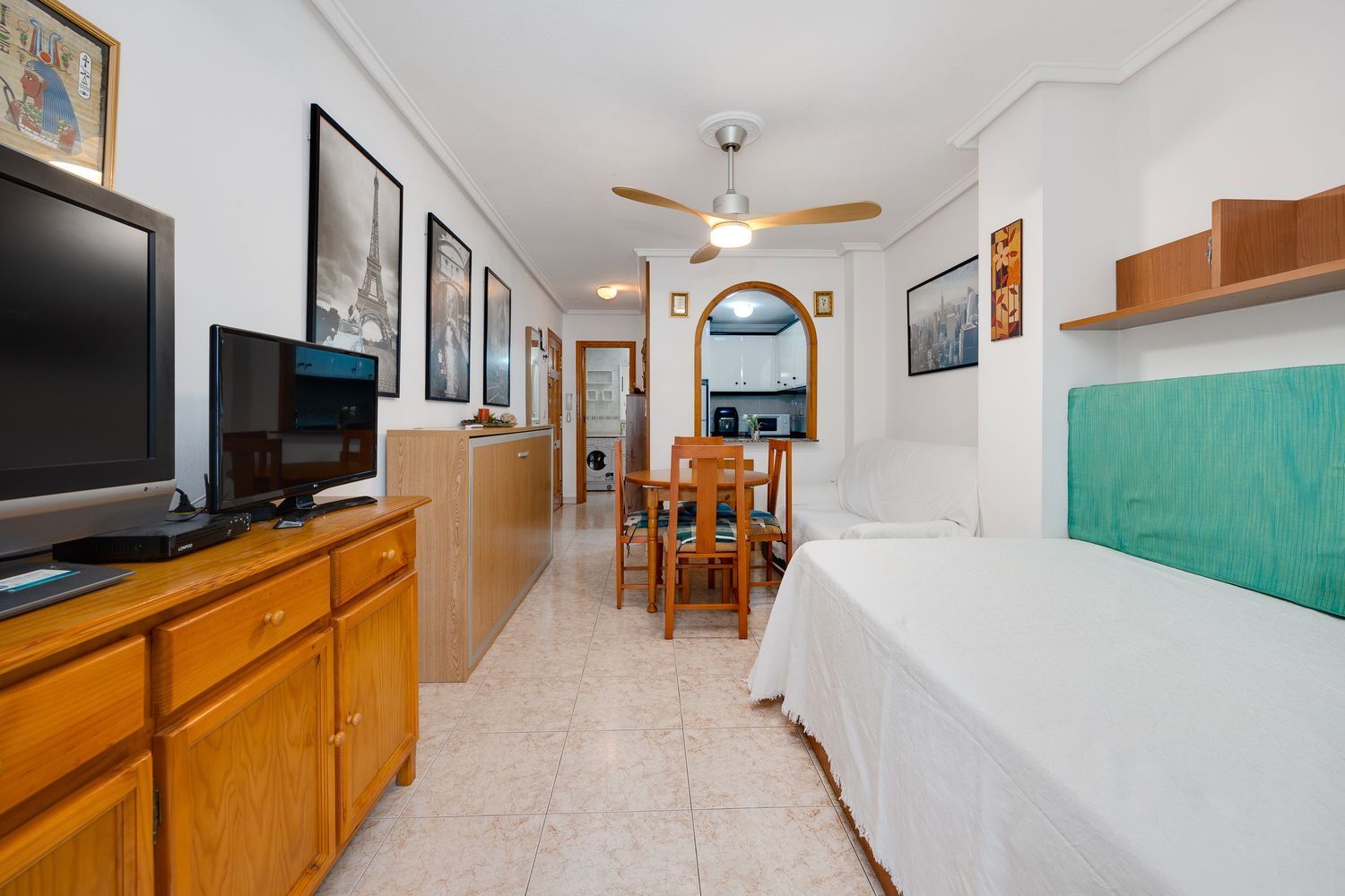 Bedroom of Study for sale in Torrevieja  with Air Conditioner, Balcony and Community pool