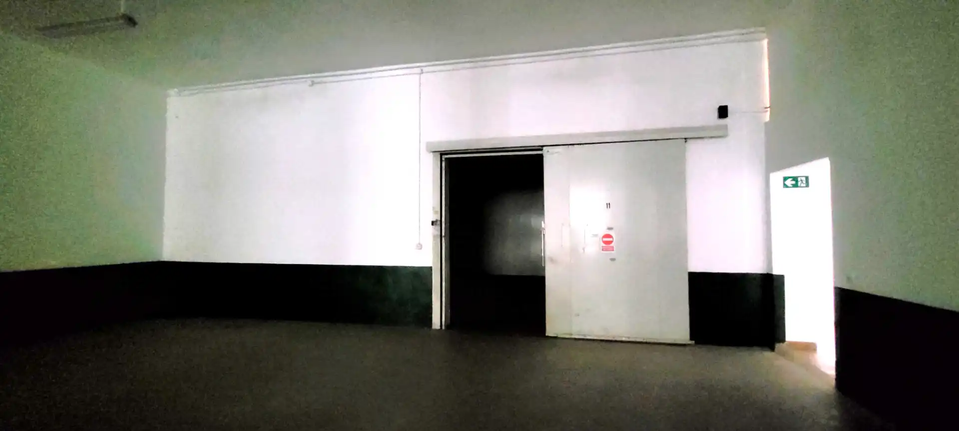 Fabrikhallen zur Miete in Berja mit Heizung und Alarm