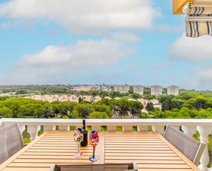 Vista exterior de Àtic en venda en Orihuela amb Aire condicionat i Terrassa