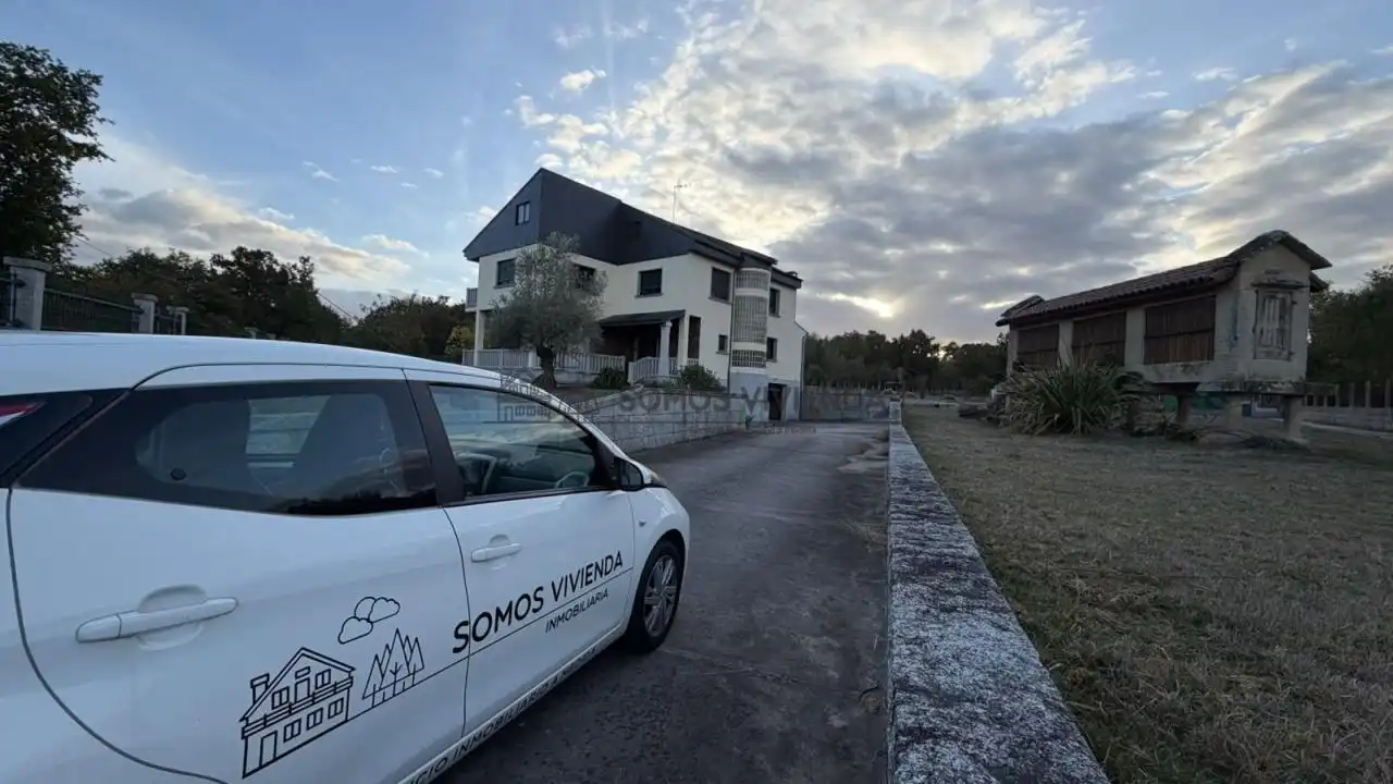 Exterior view of Houses for sale in San Cibrao das Viñas  with Heating, Private garden and Storage room