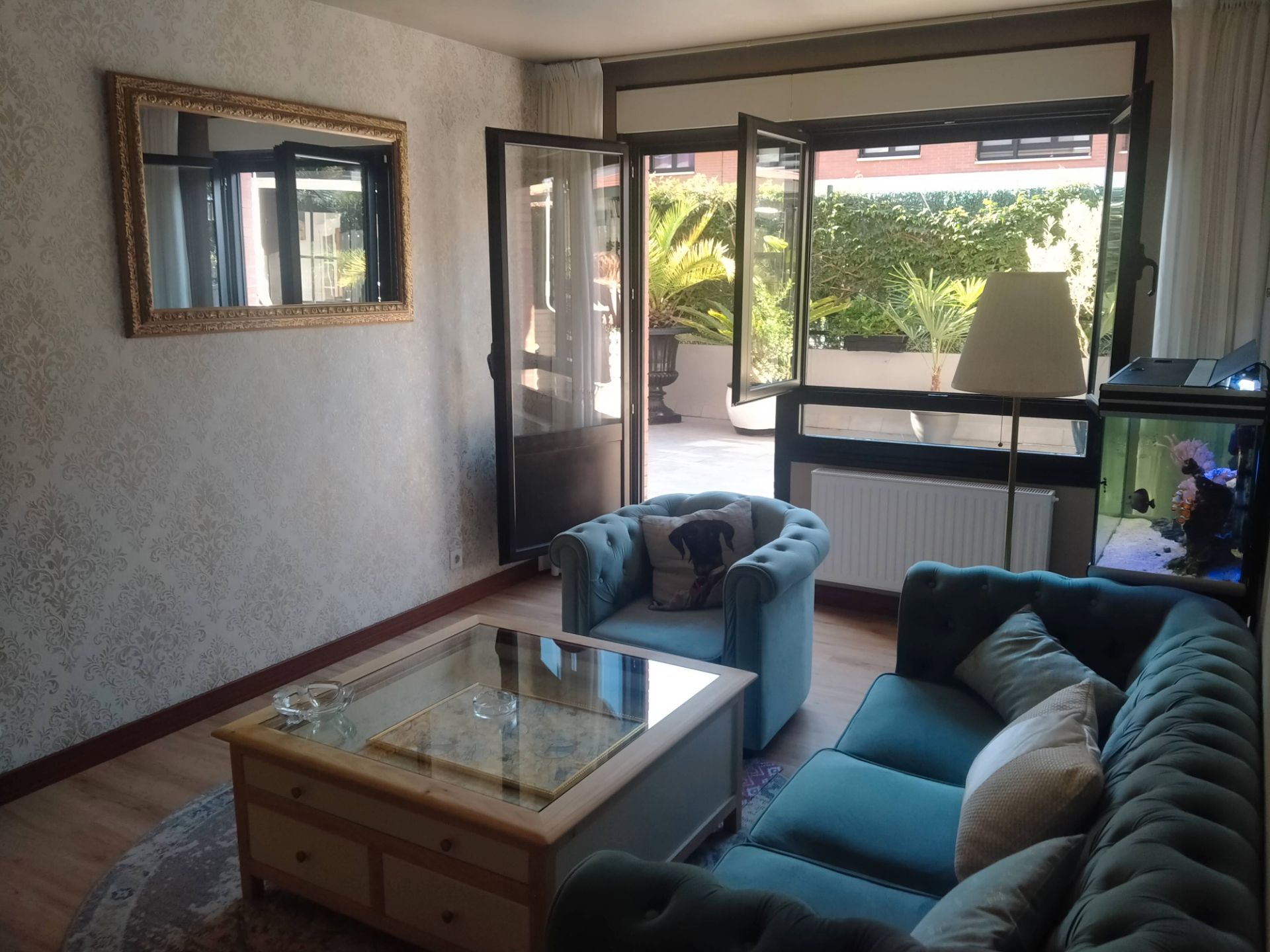 Sala de estar de Piso en venta en Castro-Urdiales con Calefacción, Jardín privado y Parquet