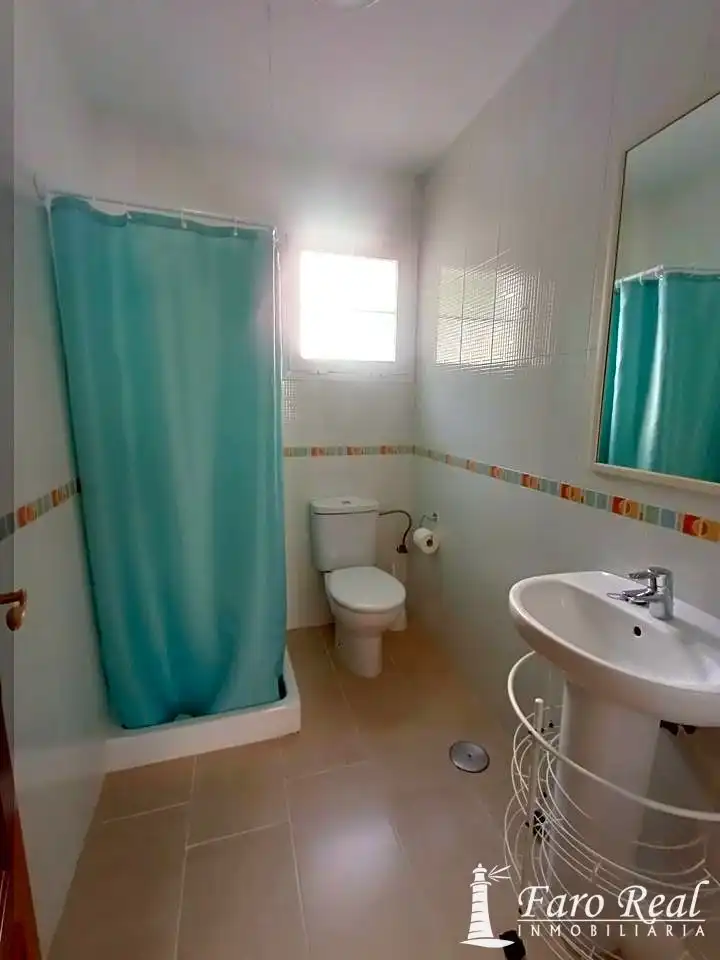 Bany de Apartament de lloguer en Sanlúcar de Barrameda amb Aire condicionat i Moblat