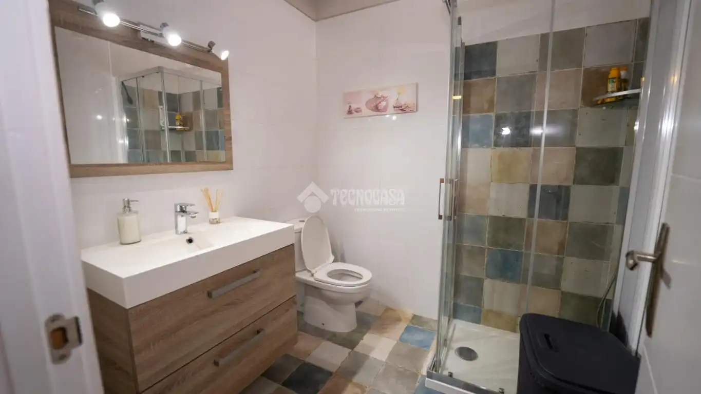 Baño de Piso en venta en Telde con Balcón