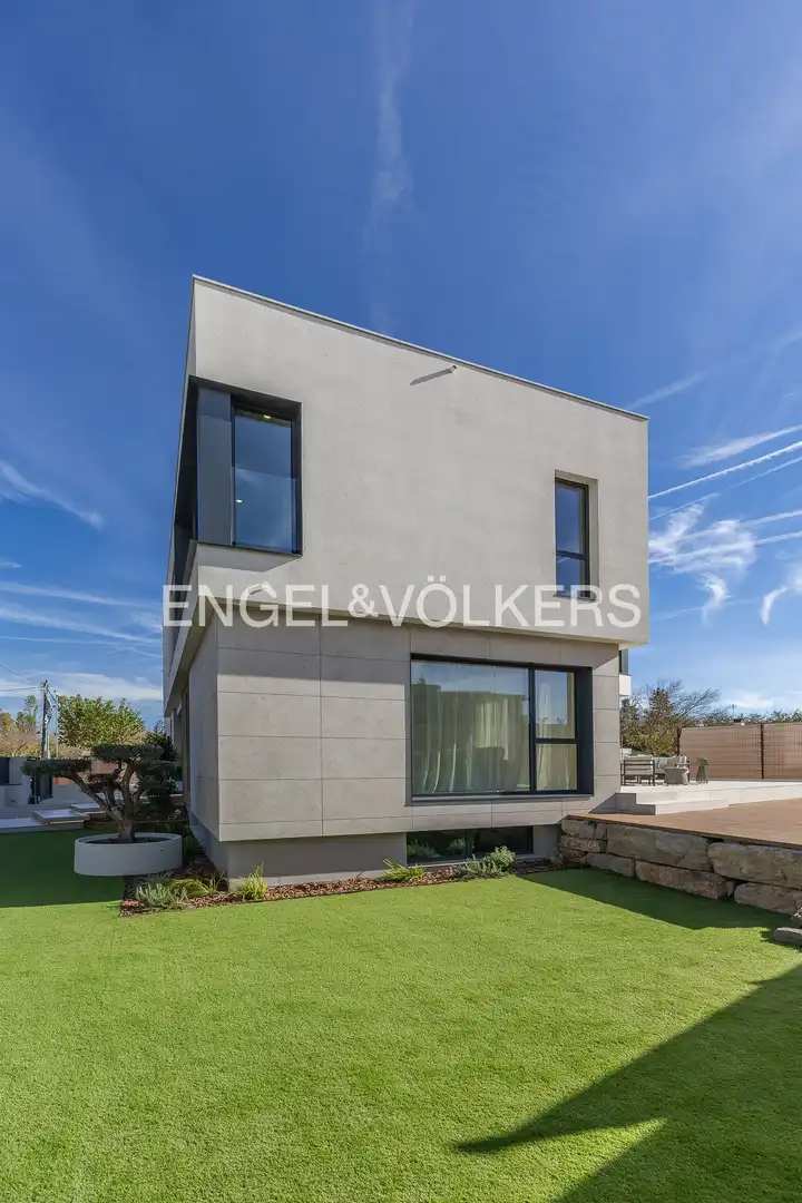Exterior view of Houses for sale in Sant Cugat del Vallès  with Air Conditioner, Heating and Private garden