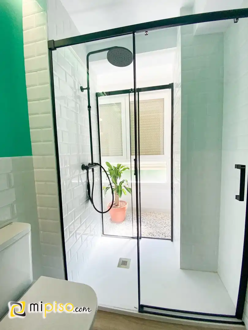 Badezimmer von Wohnung zum Verkauf in Laredo mit Terrasse und Möbliert