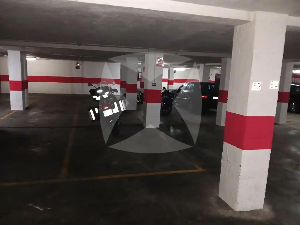 Garatge de lloguer a Plaza de Antonio Zoido Diaz, Maria Auxiliadora - Barriada de Llera