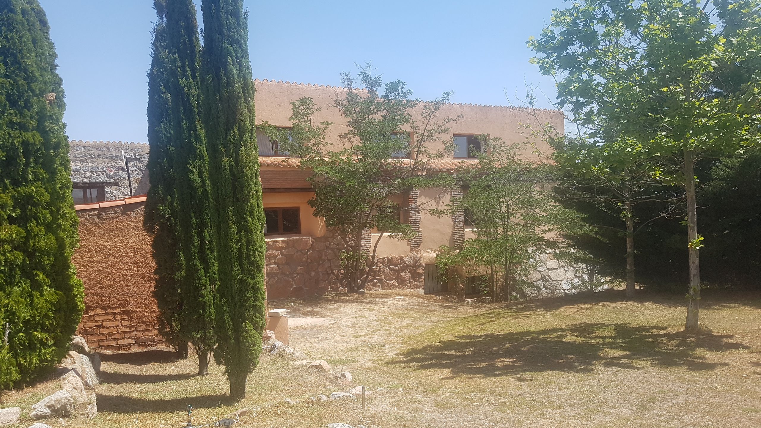 Vista exterior de Finca rústica en venda en El Barco de Ávila  amb Jardí privat, Traster i Piscina