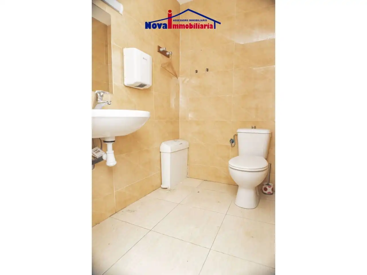 Bathroom of Commercial properties for sale in Pallejà  with Air Conditioner