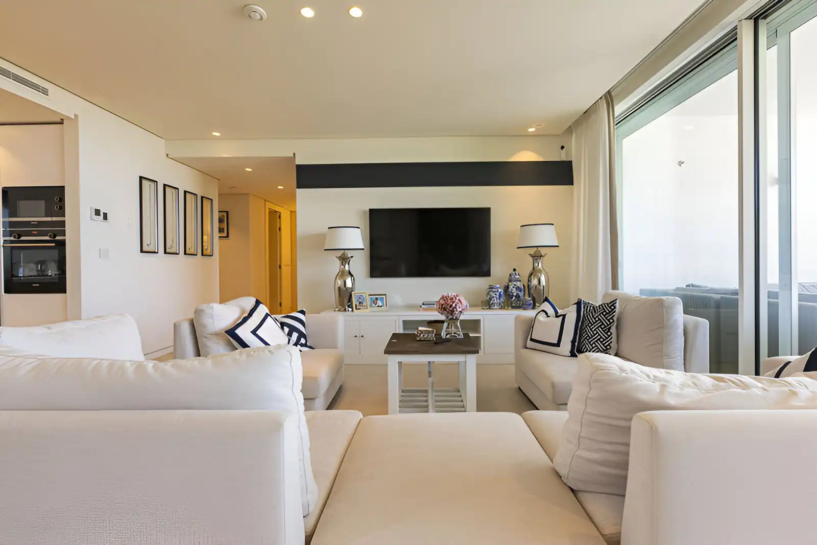 Living room of Ground floor for sale in Marbella  with Air Conditioner, Terrace and Storage room