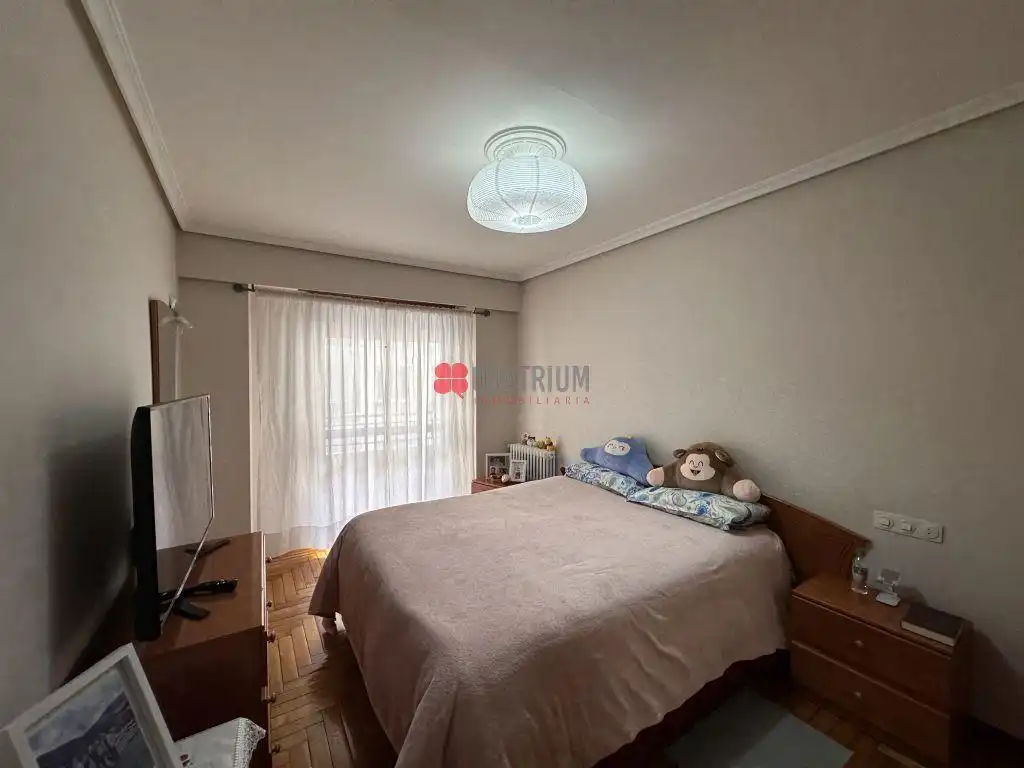 Habitación de Piso en venta en Ourense Capital  con Calefacción, Trastero y Balcón