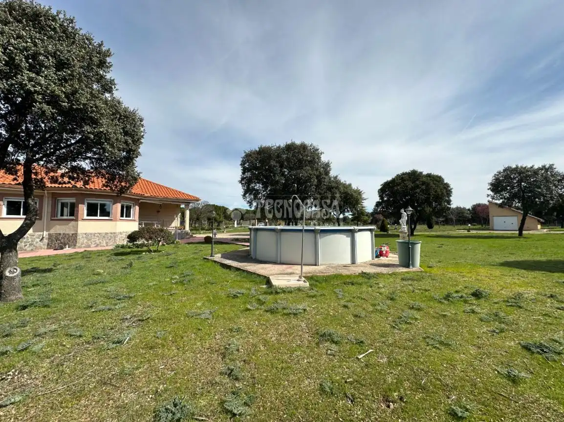 Finca rústica en venda en Málaga del Fresno amb Calefacció, Piscina i Moblat