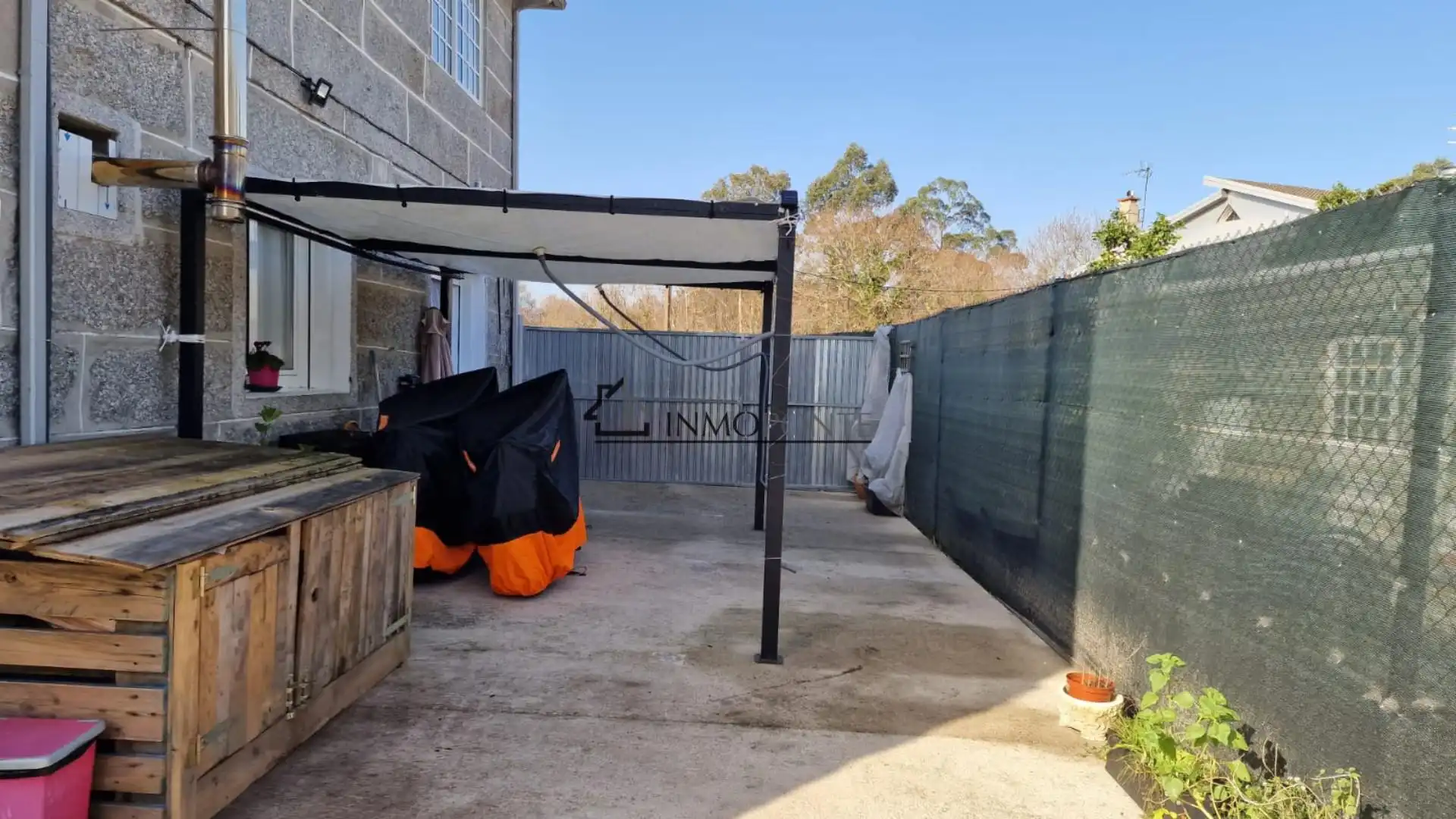Terrassa de Casa o xalet en venda en Pontevedra Capital  amb Jardí privat