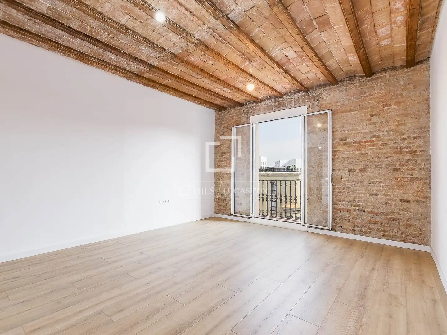 Außenansicht von Wohnung zum Verkauf in Barcelona mit Klimaanlage, Heizung und Parkett