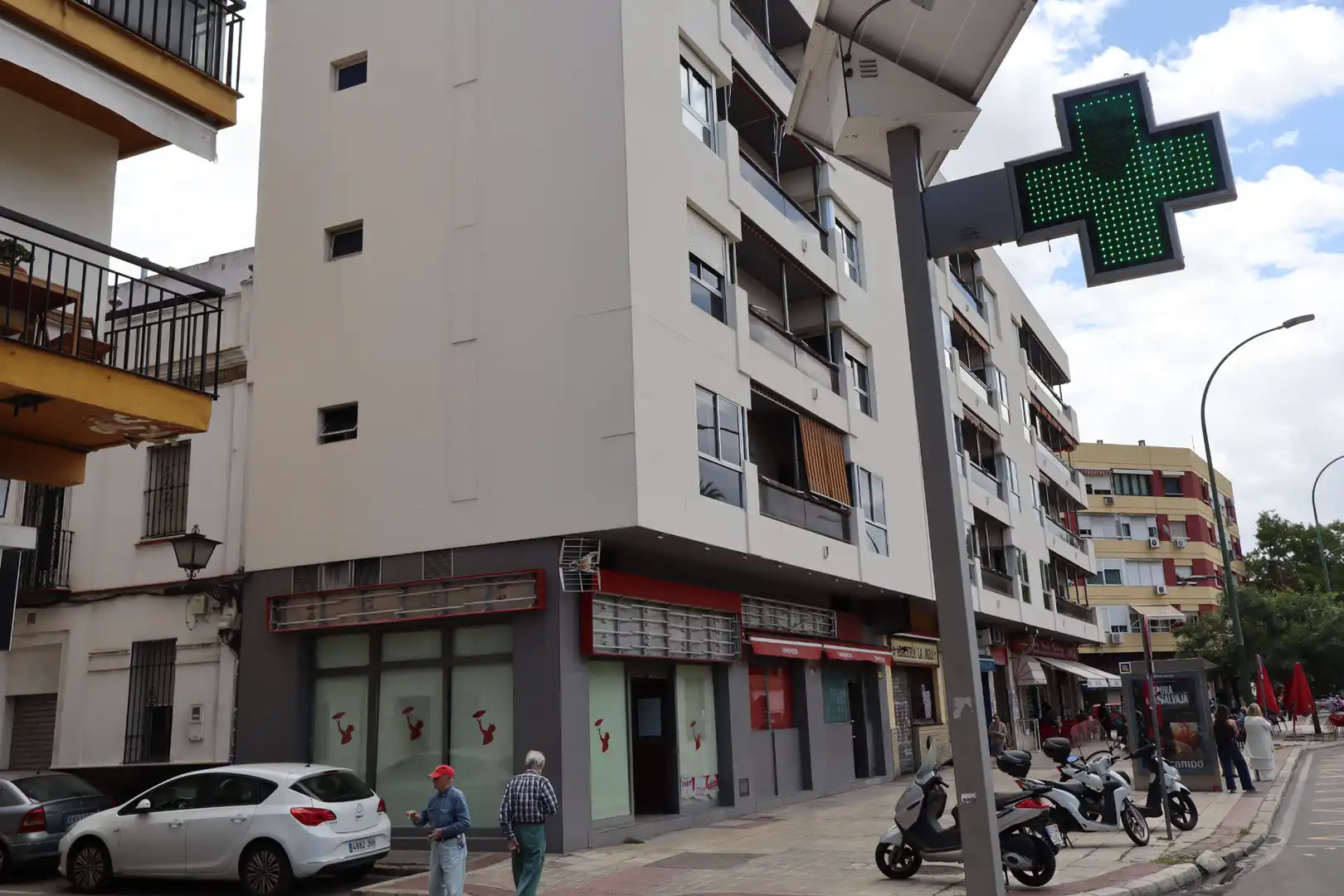 Vista exterior de Local de lloguer en Sevilla