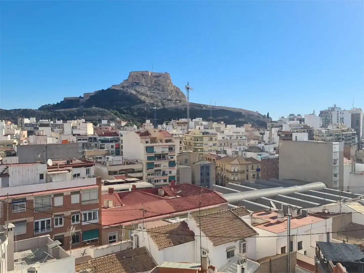 Außenansicht von Wohnung zur Miete in Alicante / Alacant mit Klimaanlage