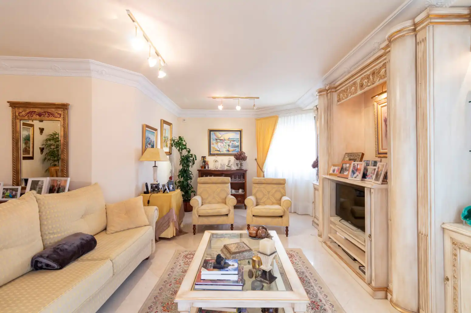Sala d'estar de Casa o xalet en venda en  Logroño amb Calefacció, Jardí privat i Terrassa