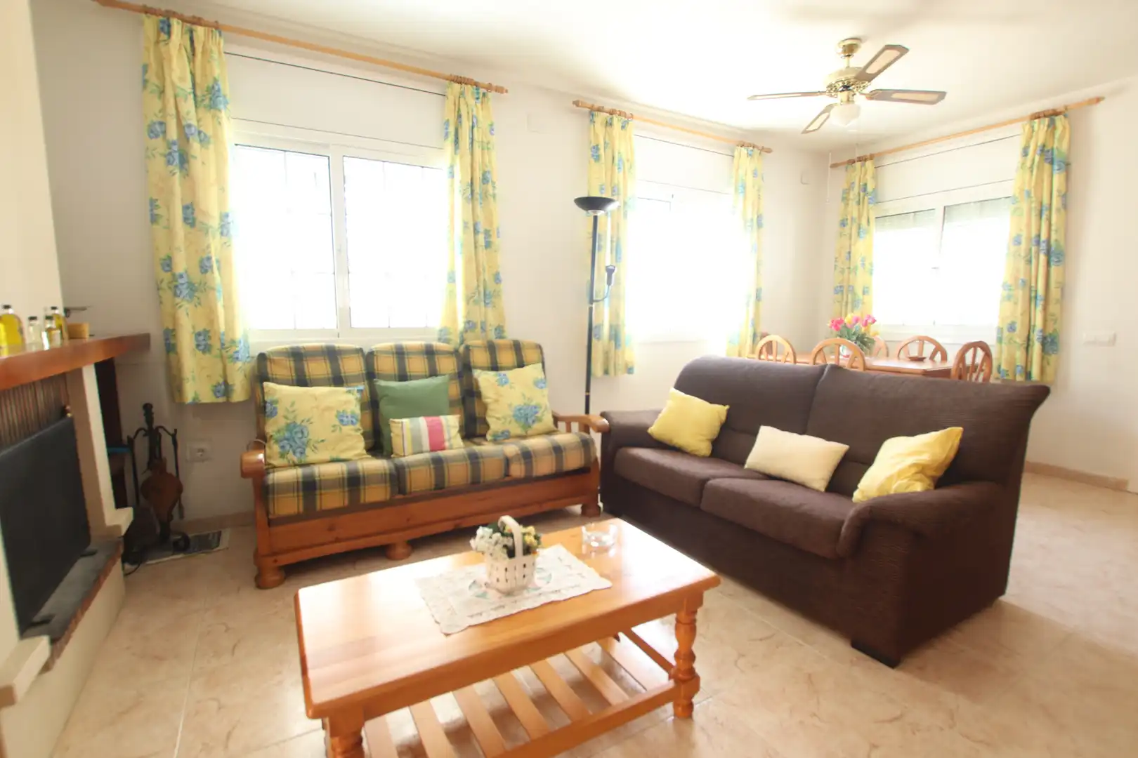 Wohnzimmer von Haus oder Chalet zum Verkauf in Calafell mit Heizung, Privatgarten und Terrasse