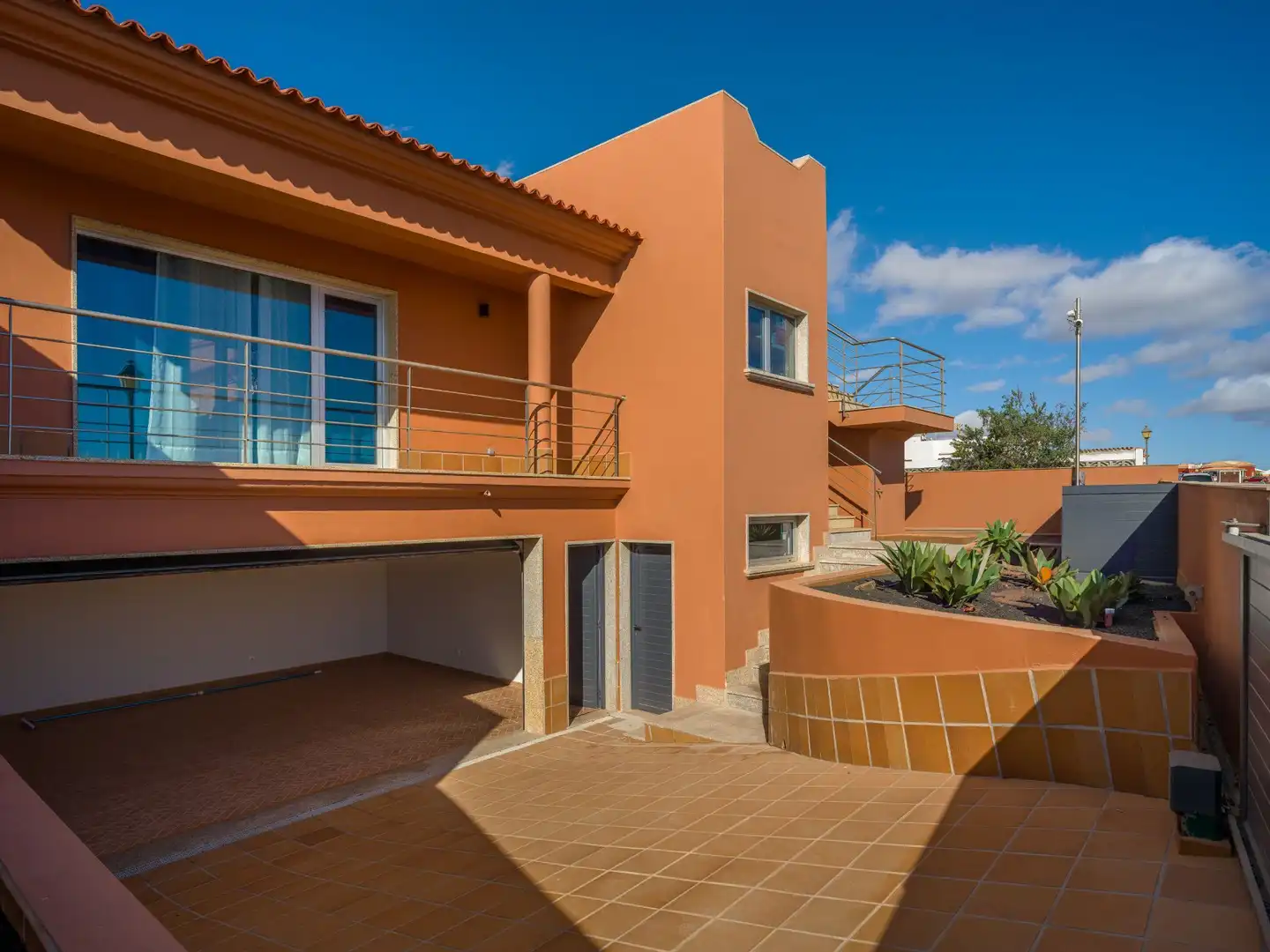 Außenansicht von Haus oder Chalet zum Verkauf in Antigua mit Terrasse und Schwimmbad