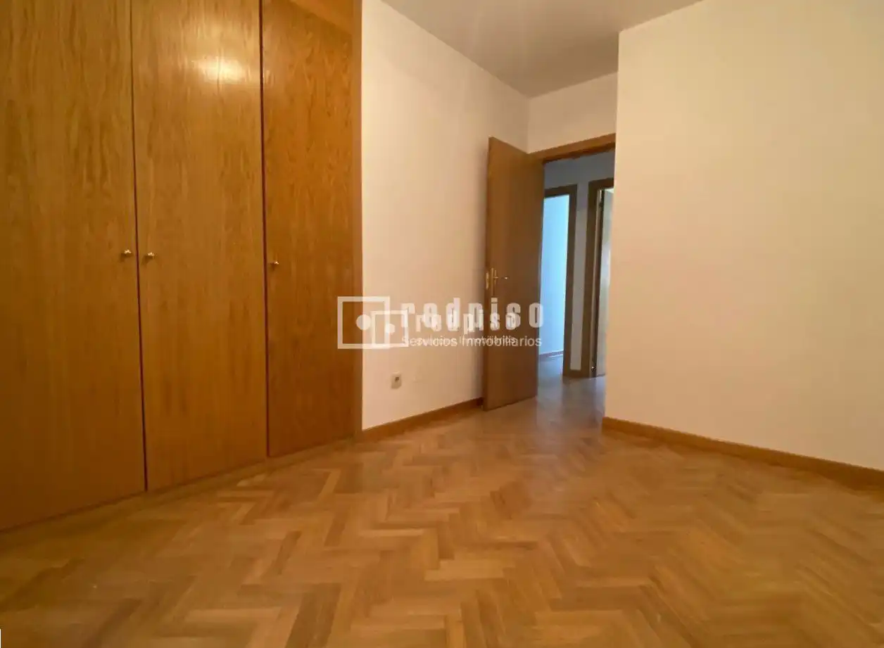 Habitación de Piso de alquiler en Madrid con Aire acondicionado, Calefacción y Jardín privado