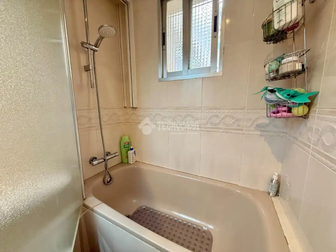 Badezimmer von Wohnung zum Verkauf in Madrid mit Klimaanlage, Heizung und Parkett