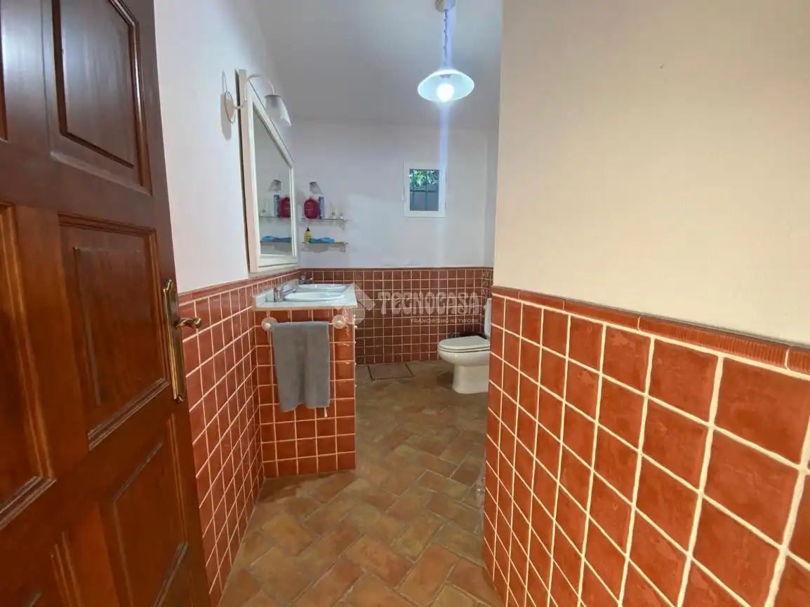Baño de Finca rústica en venta en Dos Hermanas