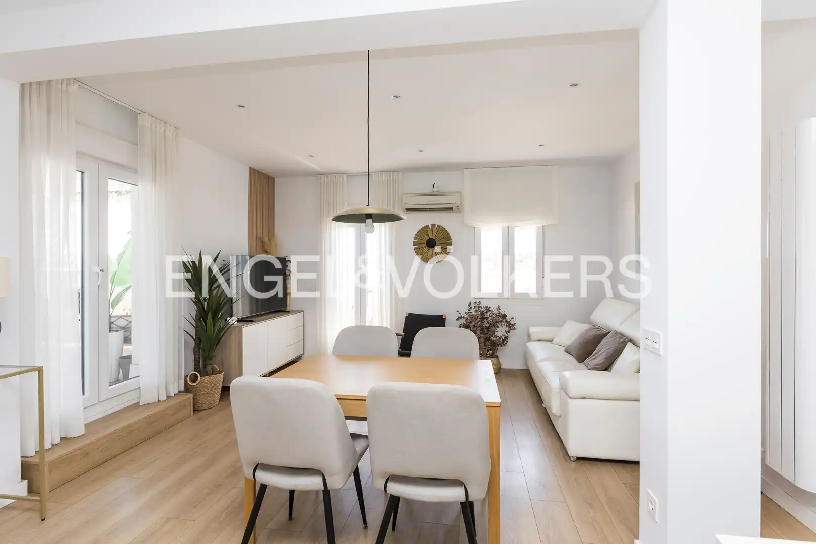 Sala d'estar de Àtic de lloguer en Madrid amb Aire condicionat, Calefacció i Terrassa
