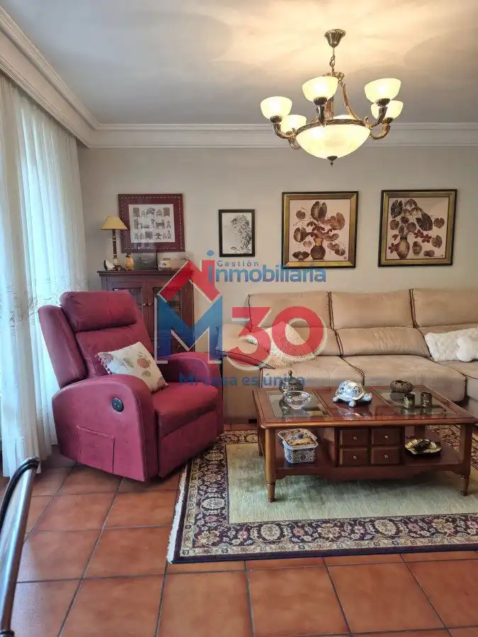 Sala d'estar de Casa adosada en venda en Miranda de Ebro amb Calefacció, Terrassa i Traster